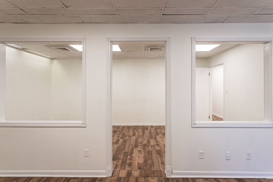 4537 Poplar Level Rd, Louisville, KY à louer - Photo du bâtiment - Image 2 de 3