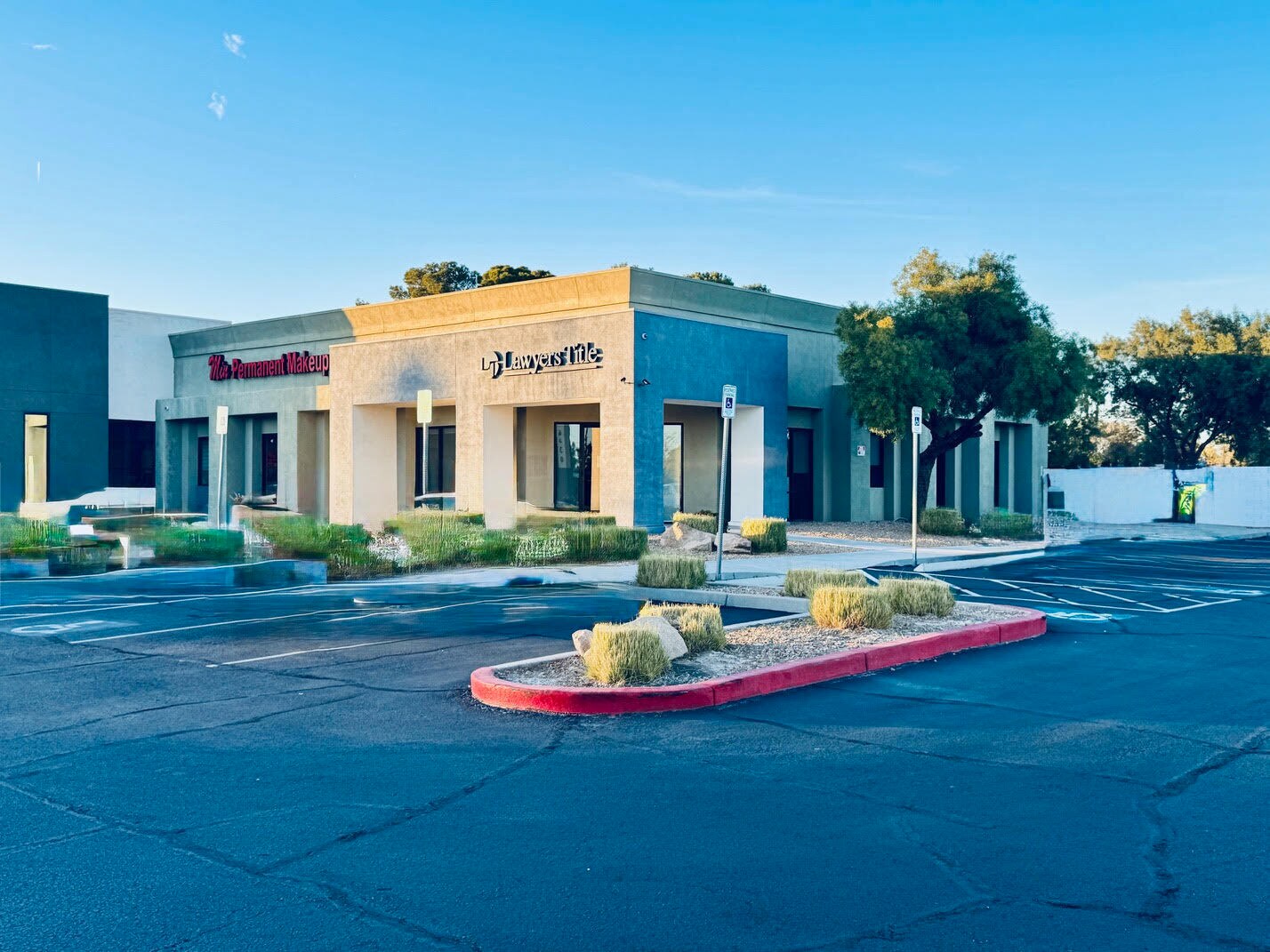 6330 Spring Mountain Rd, Las Vegas, NV à louer Photo principale- Image 1 de 11