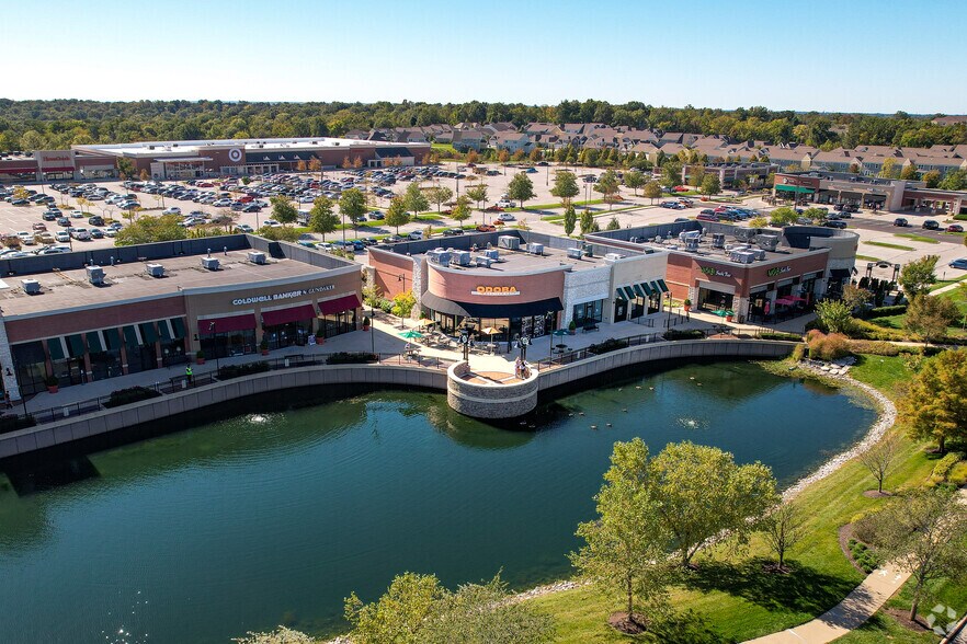 1160 Town and Country Crossing Dr, Town And Country, MO for lease - Building Photo - Image 1 of 5