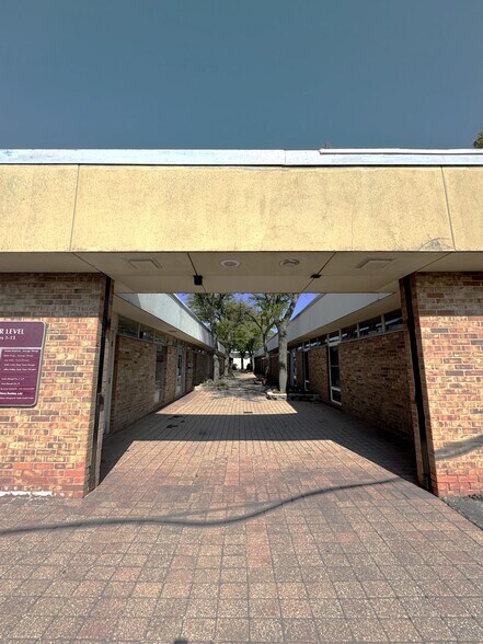 2350 Washtenaw Ave, Ann Arbor, MI for lease - Building Photo - Image 2 of 3