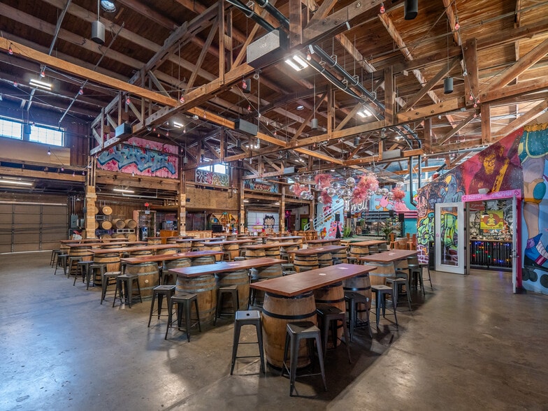 702 Shady Ln, Austin, TX for sale - Building Photo - Image 2 of 18