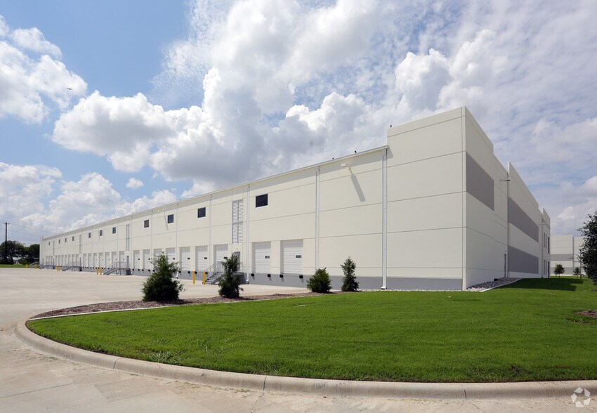 4251 Dale Earnhardt Way, Northlake, TX for lease - Building Photo - Image 3 of 6