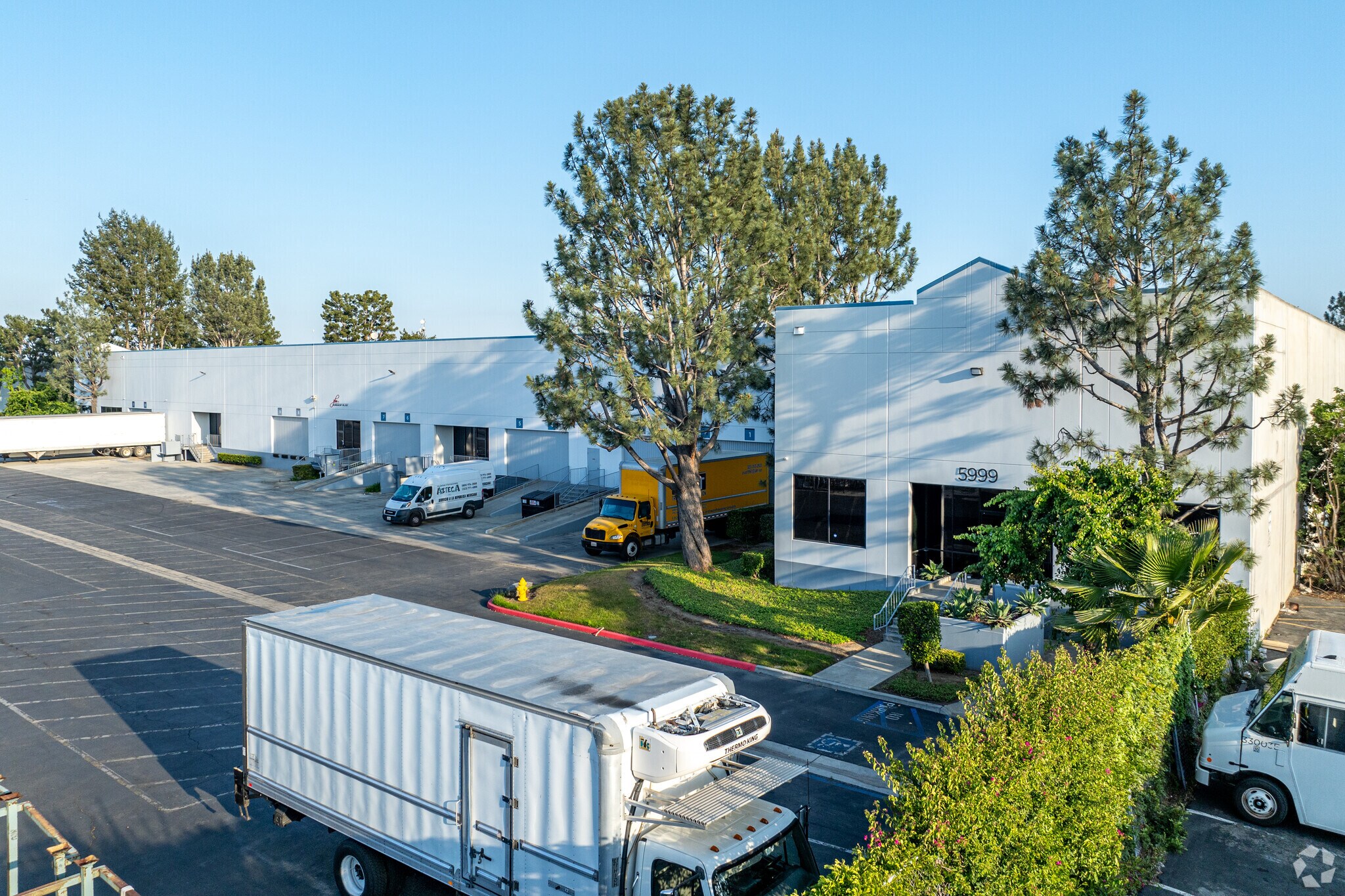 5981-5999 Malburg Way, Vernon, CA à louer Photo principale- Image 1 de 8