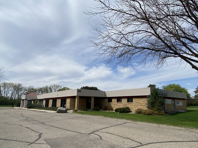 622 Sunrise Dr, Saint Peter, MN for sale - Building Photo - Image 1 of 17