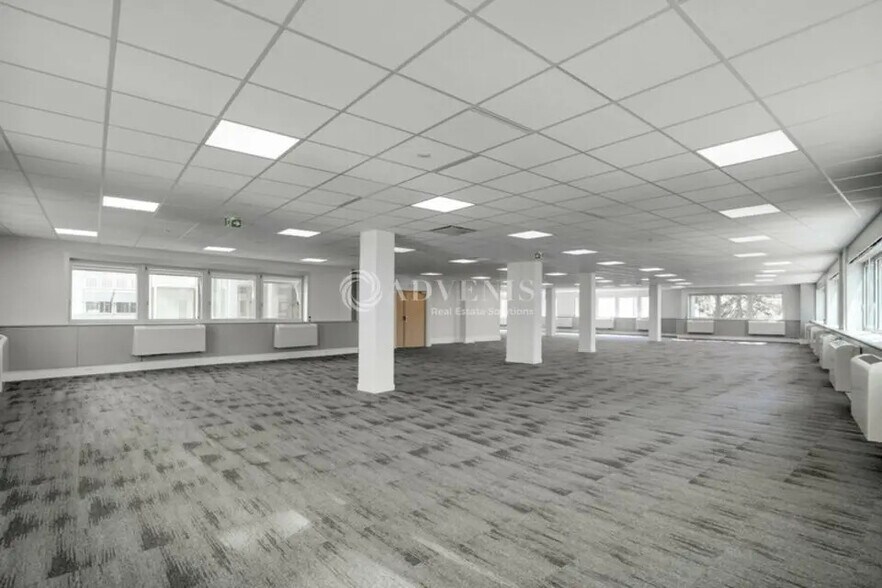 Bureau dans Tremblay-en-France à louer - Photo du bâtiment - Image 2 de 6