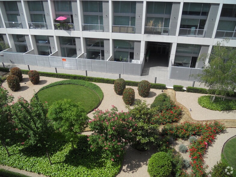 Office in Madrid, Madrid for lease - Building Photo - Image 3 of 11