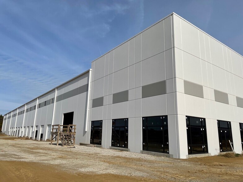11200 Industrial Park Dr, Elberfeld, IN à vendre - Photo du bâtiment - Image 3 de 13