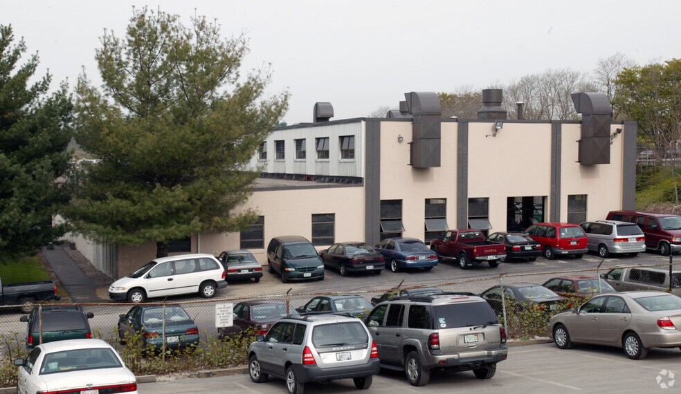 6 Beverage Hill Ave, Pawtucket, RI for sale - Primary Photo - Image 1 of 2