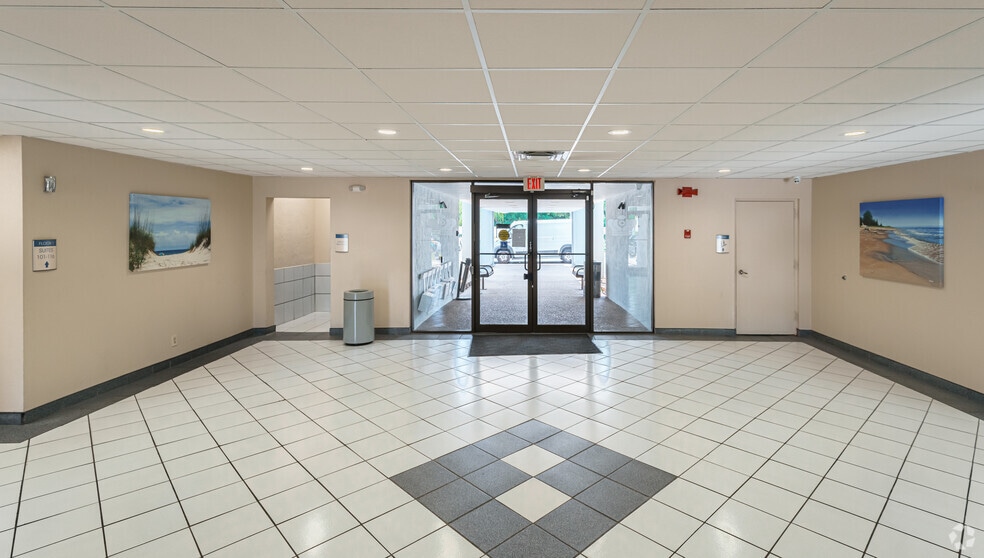 8333 W McNab Rd, Tamarac, FL for lease - Lobby - Image 3 of 54