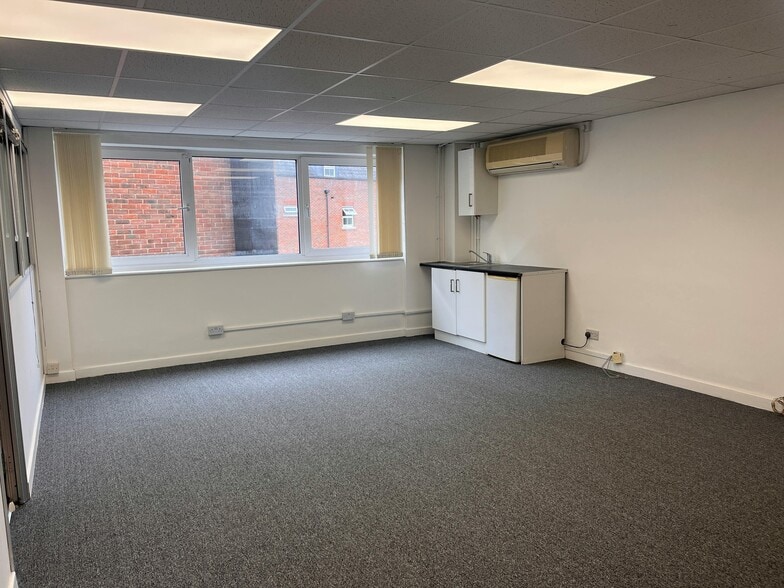 Hill Ave, Amersham for lease - Building Photo - Image 3 of 24