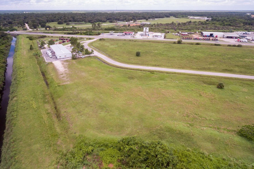 New Harvest Rd, Immokalee, FL à louer - Photo du bâtiment - Image 2 de 2
