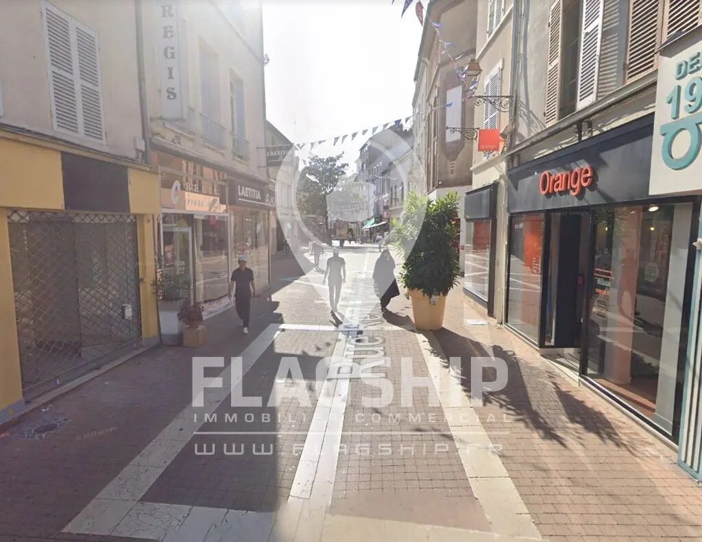 Retail in LA ROCHETTE for lease Building Photo- Image 1 of 3