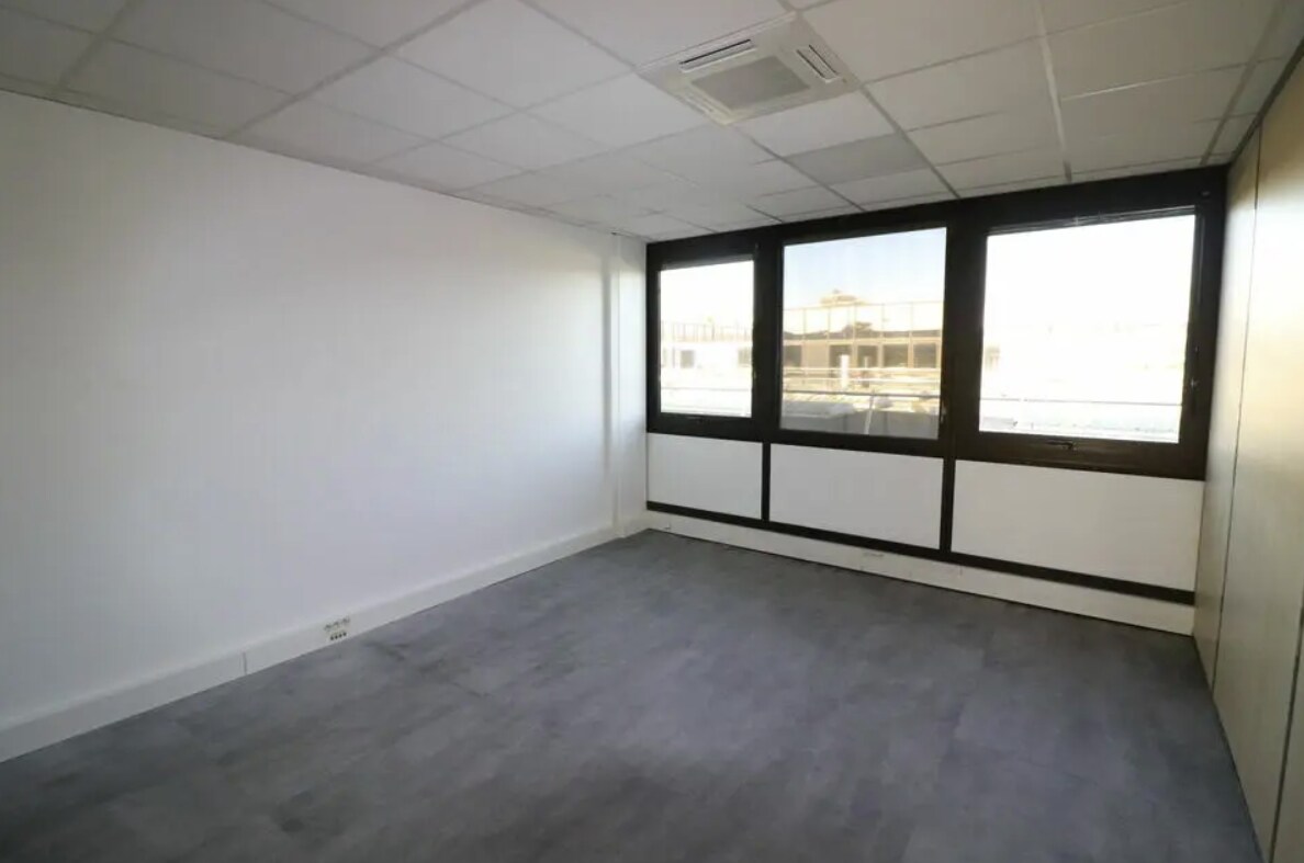 102 Boulevard Heloise, Argenteuil for lease Interior Photo- Image 1 of 3