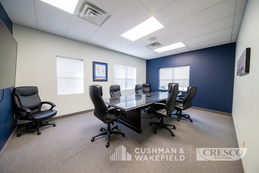 27887 Clemens Rd, Westlake, OH à louer - Photo du bâtiment - Image 3 de 8