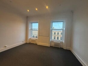 29 Park Circ, Glasgow for lease Interior Photo- Image 2 of 3
