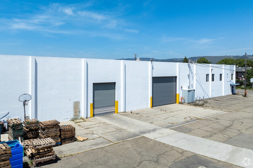 1025 98th Ave, Oakland, CA for lease - Building Photo - Image 3 of 13