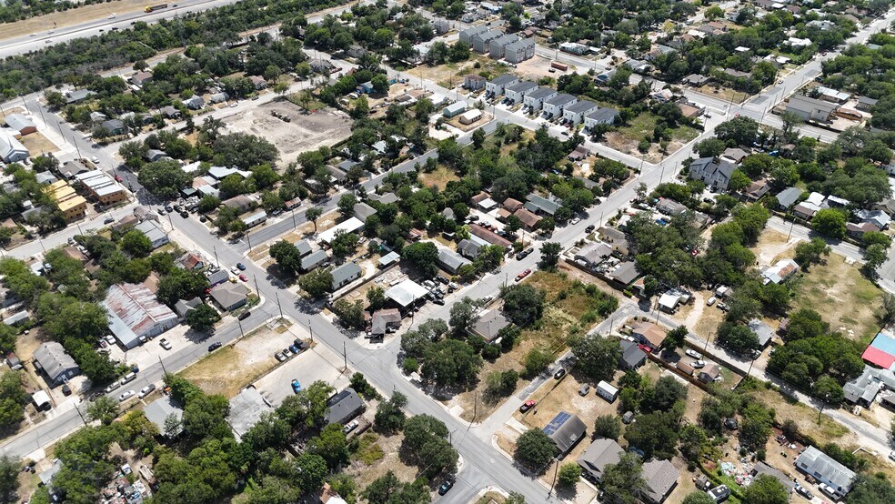 135 Fuente Aly, San Antonio, TX à vendre - Photo du bâtiment - Image 2 de 2