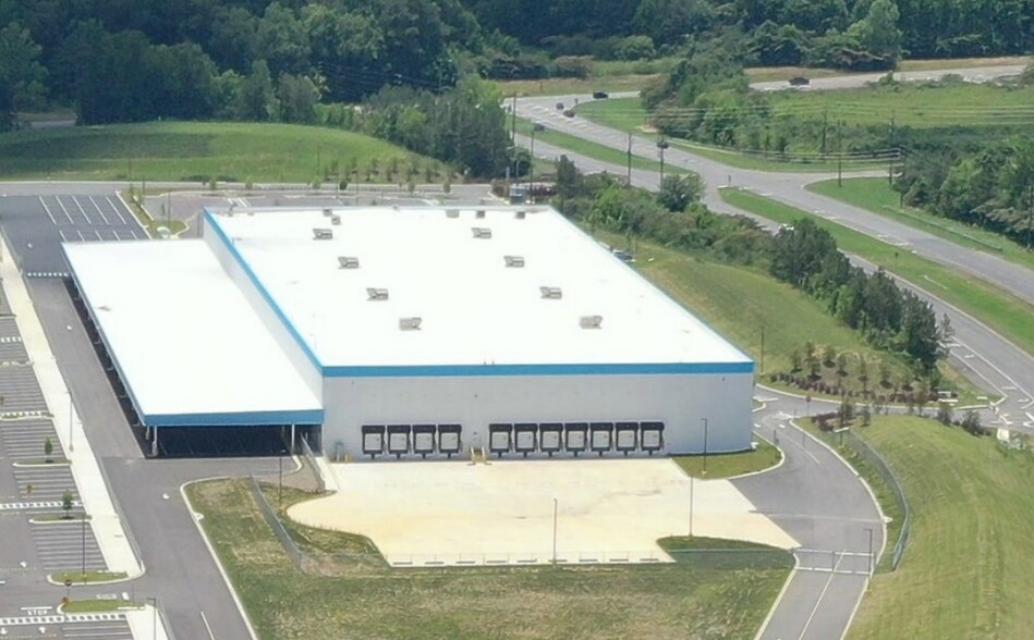 4201 Lakeshore Pky, Bessemer, AL à louer - Photo du bâtiment - Image 1 de 5
