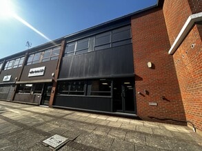 Worsley Bridge Rd, Londres à louer Photo du bâtiment- Image 1 de 8