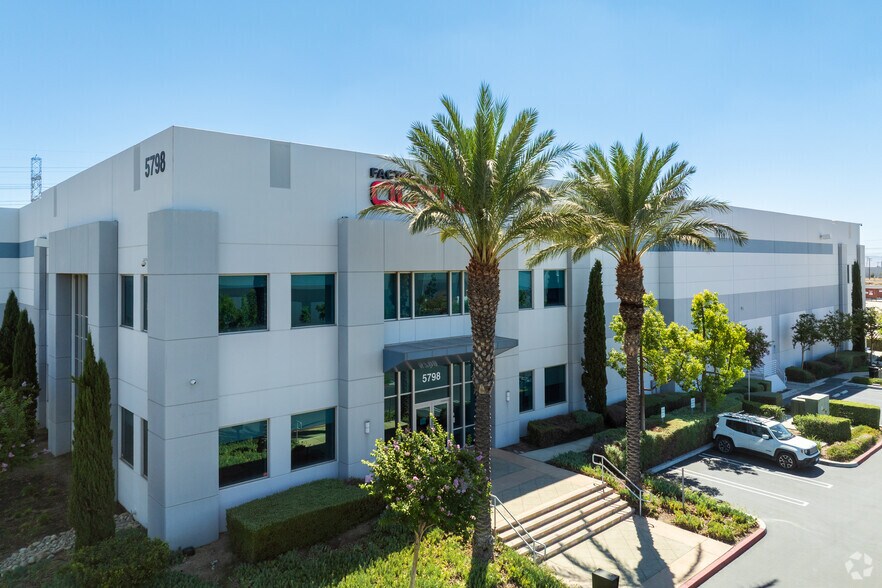 5800 Ontario Mills Pky, Ontario, CA for lease - Building Photo - Image 1 of 4