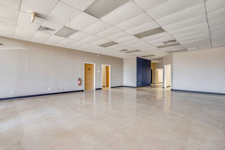 401 S Jim Wright Fwy, Fort Worth, TX à louer - Photo du bâtiment - Image 3 de 7