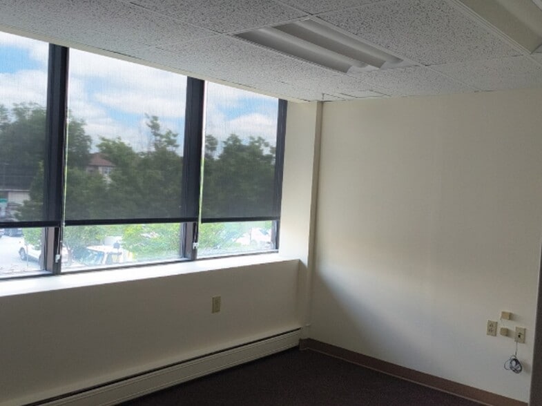44 E Broad St, Bethlehem, PA for lease - Interior Photo - Image 3 of 5