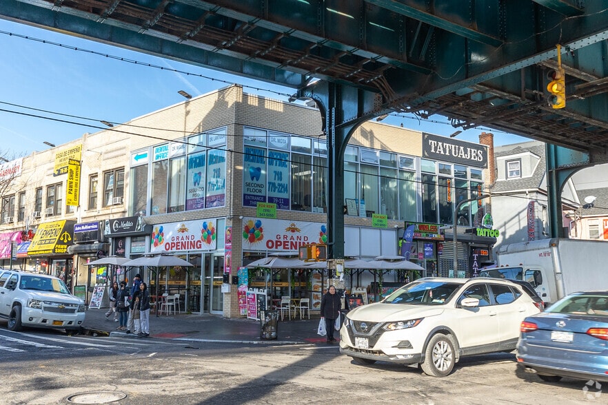 104-01 Roosevelt Ave, Corona, NY for lease - Building Photo - Image 2 of 4