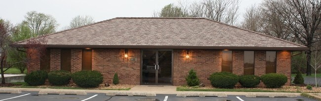 Plus de détails pour 4917 Maryville Rd, Granite City, IL - Bureau à vendre