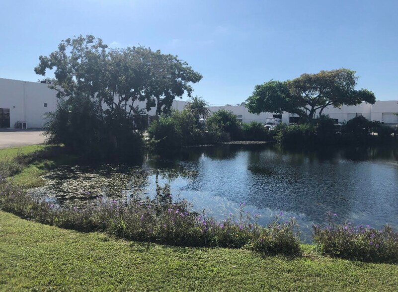 2704-2870 S Park Rd, Hallandale Beach, FL à louer - Photo du bâtiment - Image 3 de 24