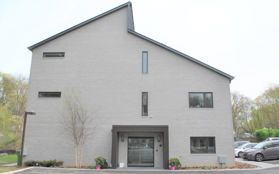 100 Putnam Grn, Greenwich, CT for sale - Building Photo - Image 2 of 8