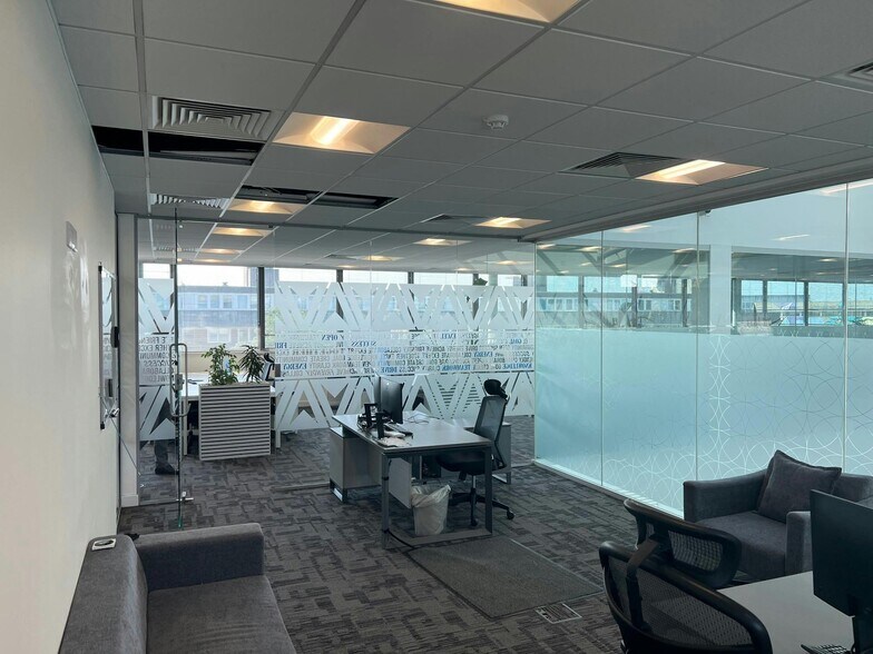 39-49 Commercial Rd, Southampton à louer - Photo du bâtiment - Image 2 de 15