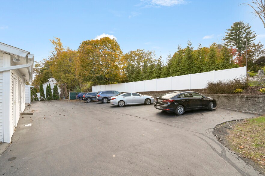 105 Gleneida Ave, Carmel, NY à vendre - Photo du bâtiment - Image 3 de 94