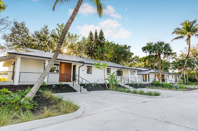 Plus de détails pour 2616 Lakeview Dr, Naples, FL - Multi-résidentiel à vendre