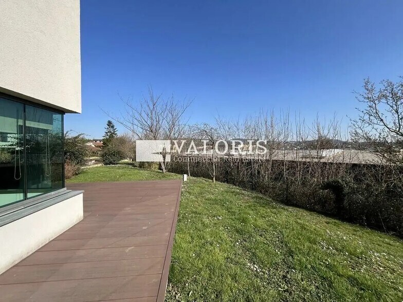 Office in Champagne-au-Mont-d'Or for sale - Building Photo - Image 3 of 17