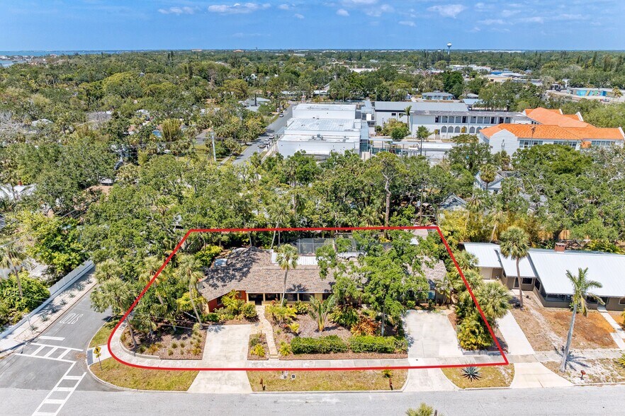 941 Virginia Dr, Sarasota, FL à vendre - Photo du bâtiment - Image 2 de 17