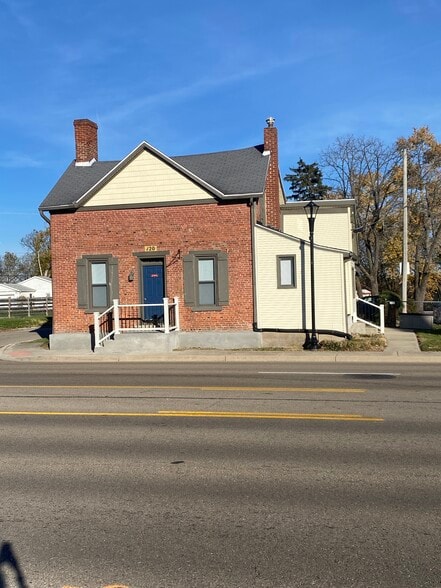 120 N Main St, Englewood, OH à vendre - Photo du bâtiment - Image 3 de 32