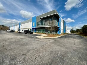 8351 Palmetto Commerce Pky, Ladson, SC à louer Photo du bâtiment- Image 2 de 6