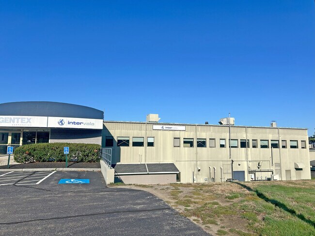 Plus de détails pour 645 Harvey Rd, Manchester, NH - Local d'activités à louer