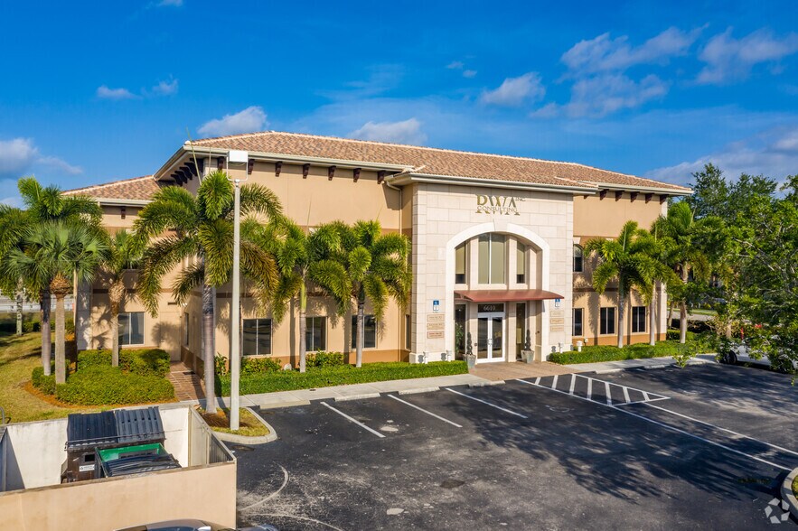 6610 Willow Park Dr, Naples, FL à louer - Photo du bâtiment - Image 3 de 11