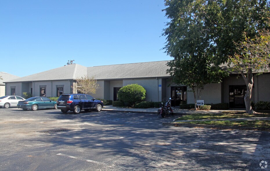 13555 Automobile Blvd, Clearwater, FL à louer - Photo du bâtiment - Image 3 de 173