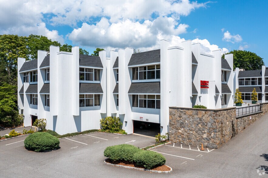 1221 Post Rd E, Westport, CT à louer - Photo du bâtiment - Image 2 de 9