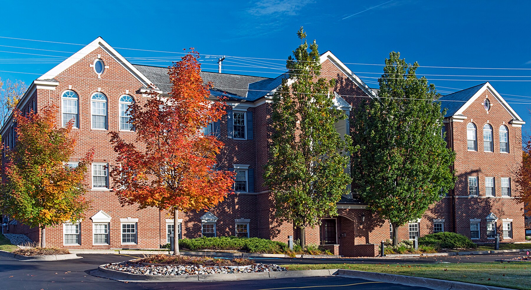 121 W Long Lake Rd, Bloomfield Hills, MI for lease Primary Photo- Image 1 of 3