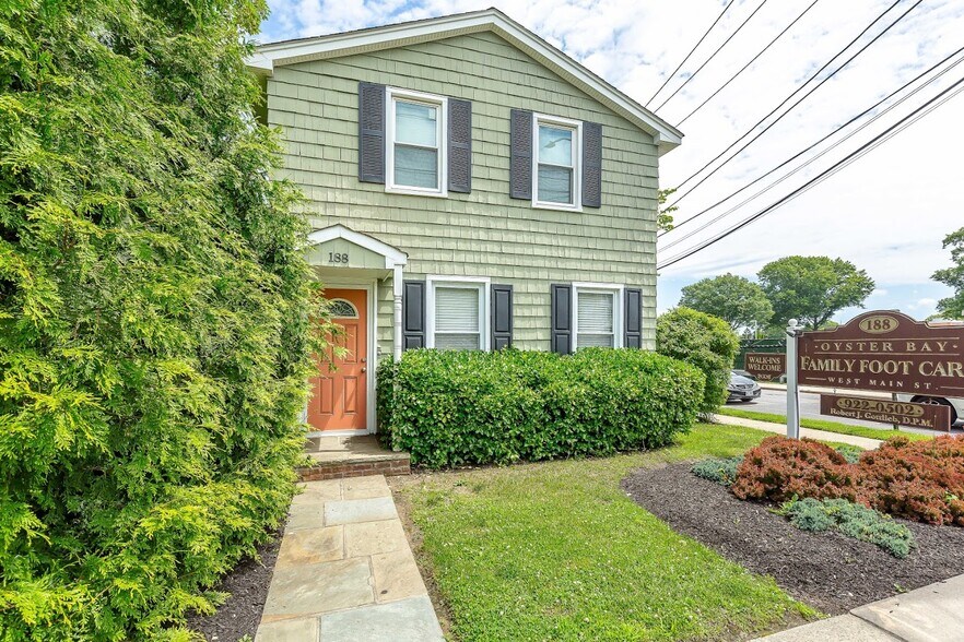 188 W Main St, Oyster Bay, NY à vendre - Photo du bâtiment - Image 2 de 15