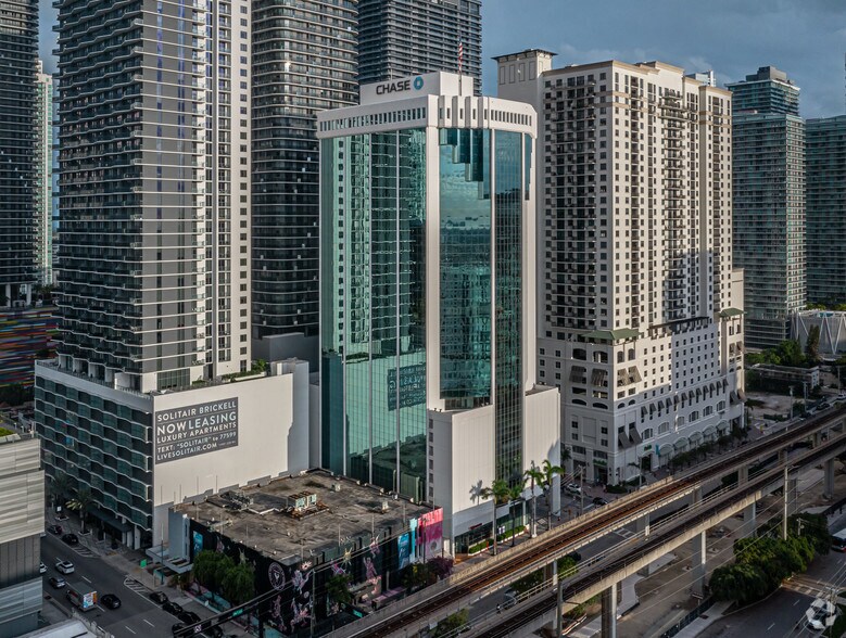 80 SW 8th St, Miami, FL à louer - Photo du bâtiment - Image 1 de 2