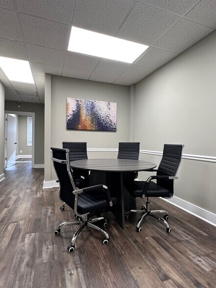 2301 Stonehenge Dr, Raleigh, NC à louer - Photo du bâtiment - Image 2 de 17