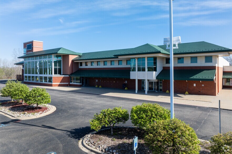 525-581 Romence Rd, Portage, MI for lease - Building Photo - Image 2 of 5