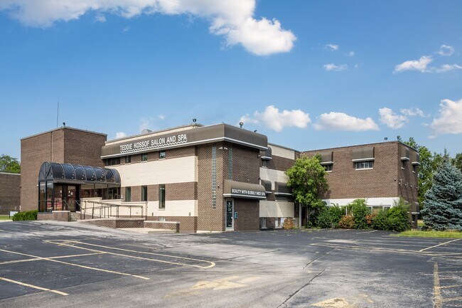 Plus de détails pour 281 Waukegan Rd, Northfield, IL - Commerce de détail à vendre