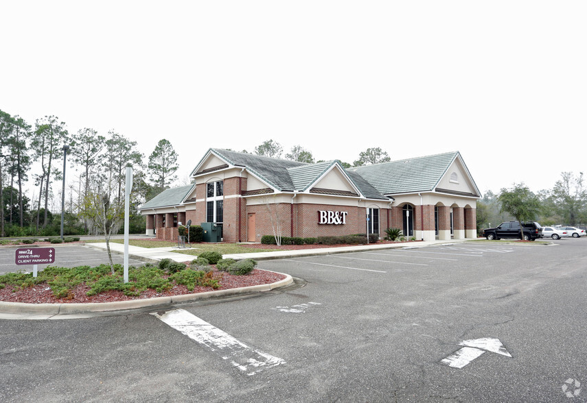 1711 Eagle Harbor Pky, Orange Park, FL for sale - Primary Photo - Image 1 of 1