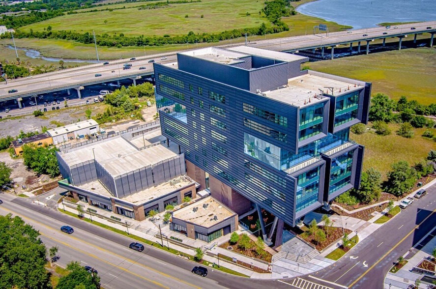 850 Morrison Dr, Charleston, SC for lease - Building Photo - Image 1 of 24