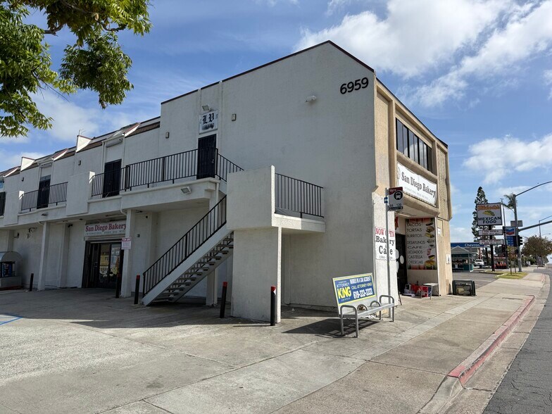 6959 Linda Vista Rd, San Diego, CA à louer - Photo du bâtiment - Image 2 de 25